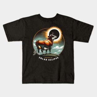 Sunlit Cow Eclipse: Fashionable Tee for Cow Lovers and Eclipses Kids T-Shirt